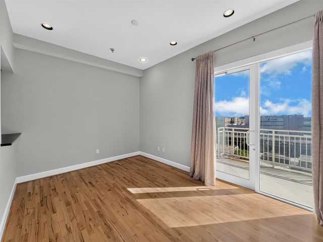 2520 Robinhood 800, Houston, TX 77005