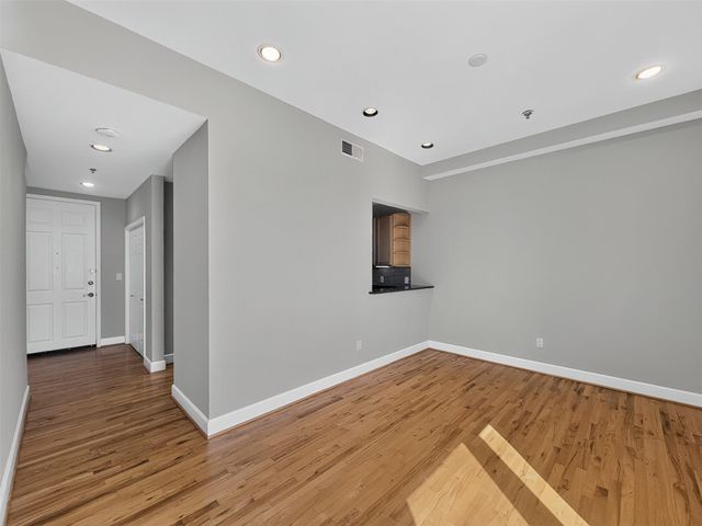 2520 Robinhood 800, Houston, TX 77005