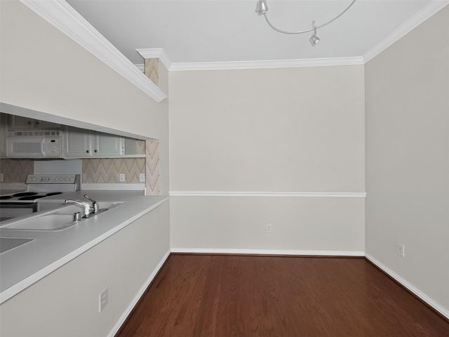 2520 Robinhood 800, Houston, TX 77005
