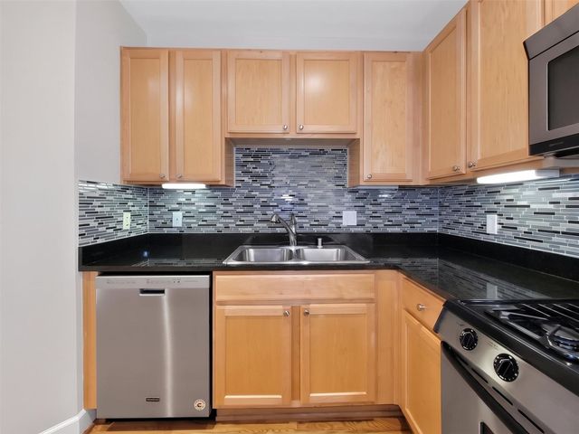 2520 Robinhood 800, Houston, TX 77005