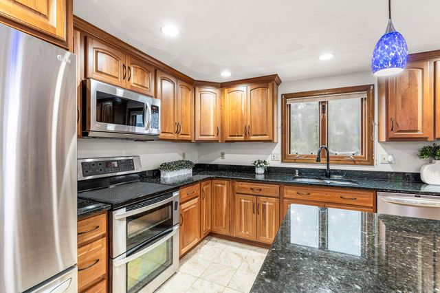 301 N Amherst Road, Bedford, NH 03110