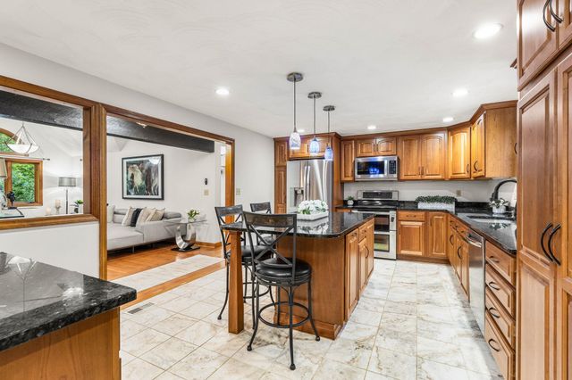 301 N Amherst Road, Bedford, NH 03110