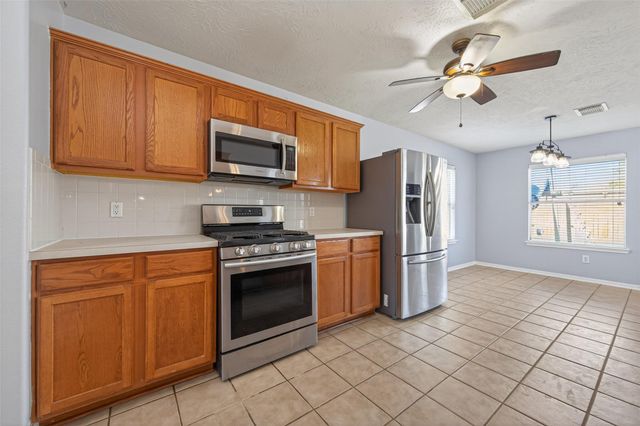 19215 Hikers Trail Drive, Humble, TX 77346