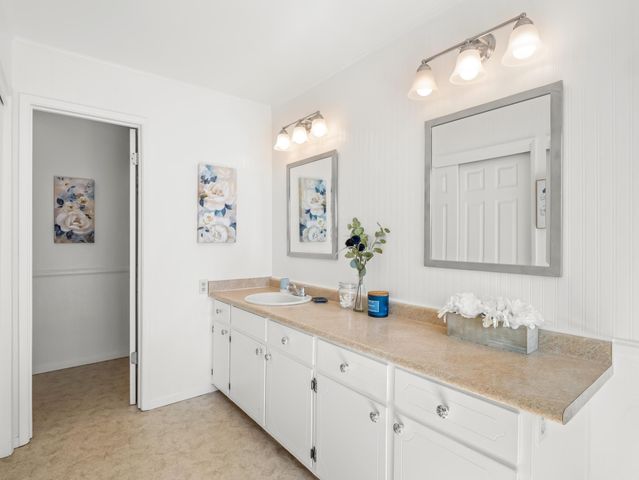 873 Cedar Lane, Lemoore, CA 93245