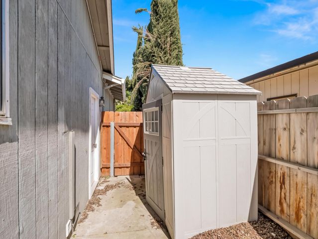 873 Cedar Lane, Lemoore, CA 93245