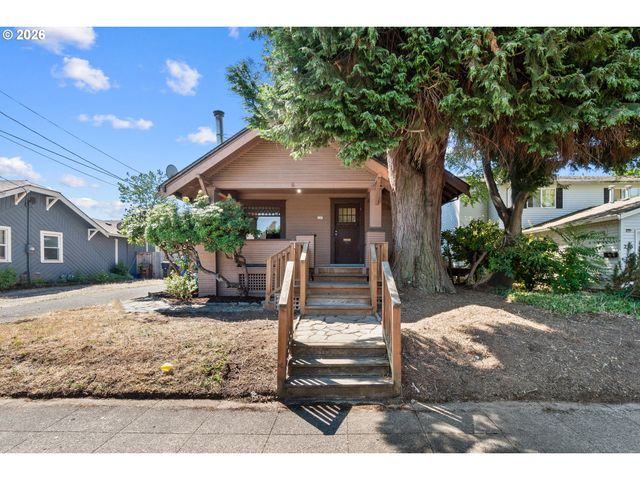 225 W ARLINGTON St, Gladstone, OR 97027