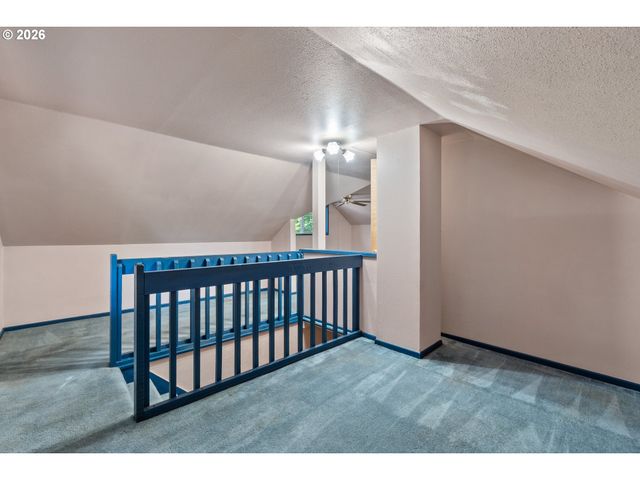 225 W ARLINGTON St, Gladstone, OR 97027