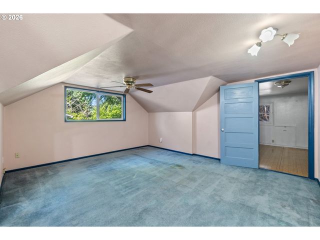 225 W ARLINGTON St, Gladstone, OR 97027