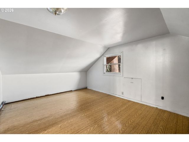 225 W ARLINGTON St, Gladstone, OR 97027