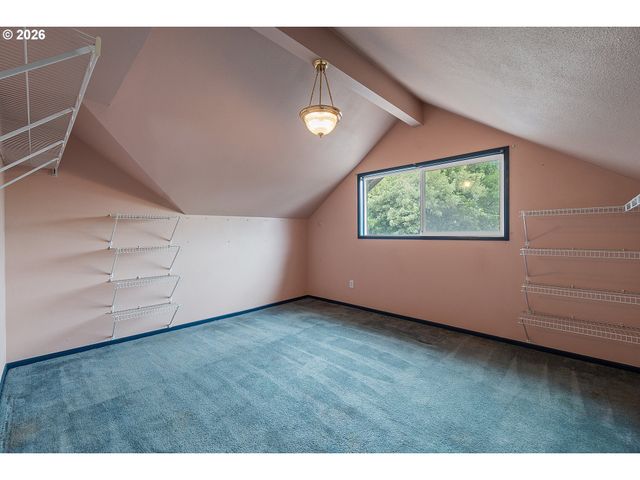225 W ARLINGTON St, Gladstone, OR 97027