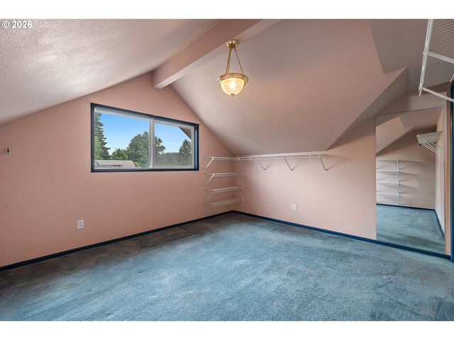 225 W ARLINGTON St, Gladstone, OR 97027