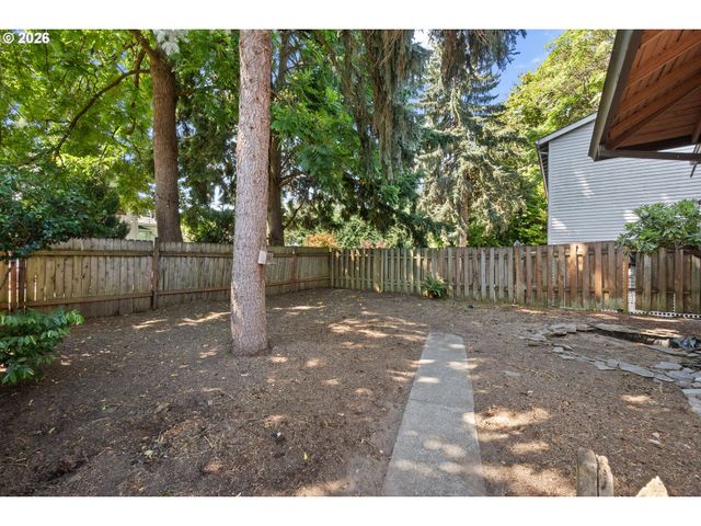 225 W ARLINGTON St, Gladstone, OR 97027