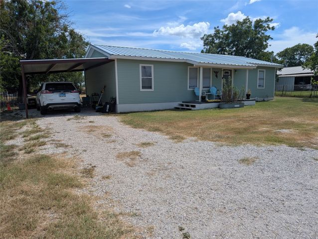 1502 E Highland Avenue, Comanche, TX 76442