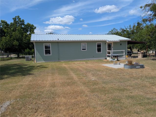 1502 E Highland Avenue, Comanche, TX 76442