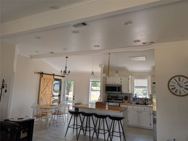 1502 E Highland Avenue, Comanche, TX 76442