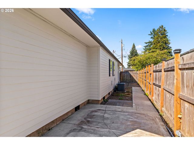 3457 MAHLON Ave, Eugene, OR 97401