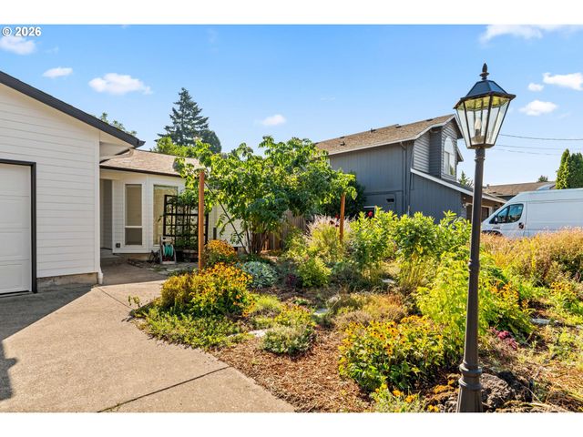 3457 MAHLON Ave, Eugene, OR 97401