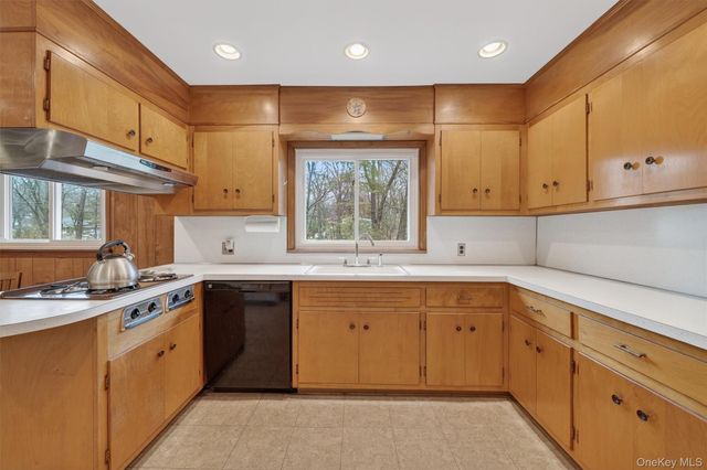 5 River Road, Suffern, NY 10901