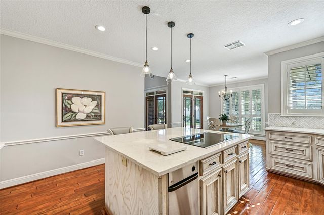 1904 Candlelight Court, Friendswood, TX 77546