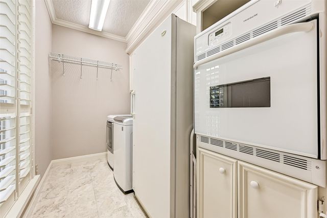 1904 Candlelight Court, Friendswood, TX 77546