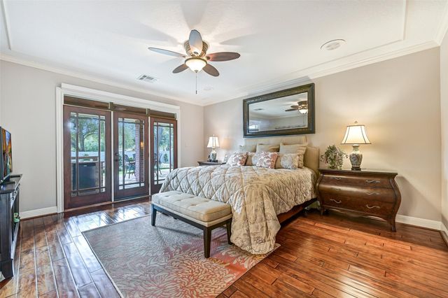 1904 Candlelight Court, Friendswood, TX 77546