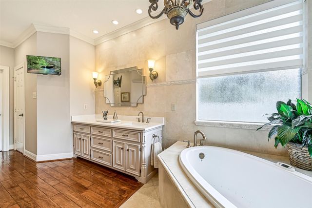 1904 Candlelight Court, Friendswood, TX 77546