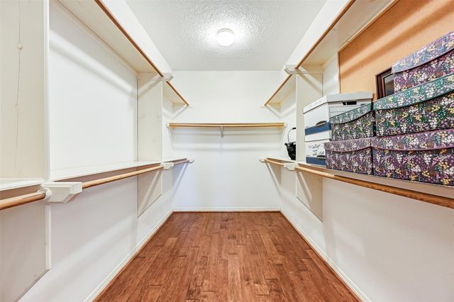 1904 Candlelight Court, Friendswood, TX 77546