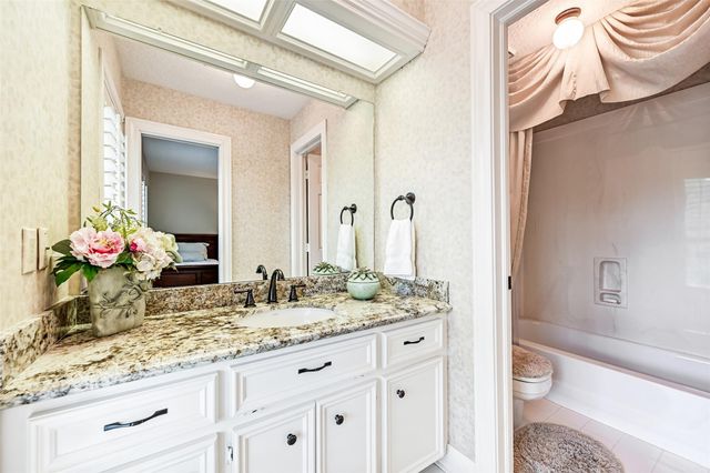 1904 Candlelight Court, Friendswood, TX 77546