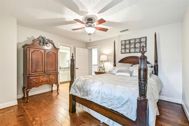 1904 Candlelight Court, Friendswood, TX 77546