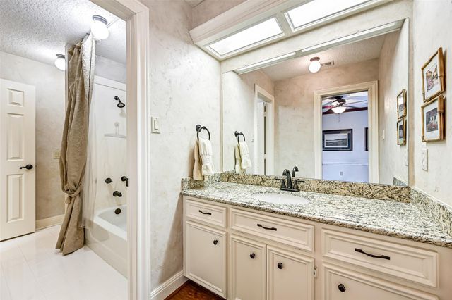 1904 Candlelight Court, Friendswood, TX 77546