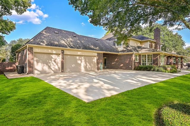 1904 Candlelight Court, Friendswood, TX 77546