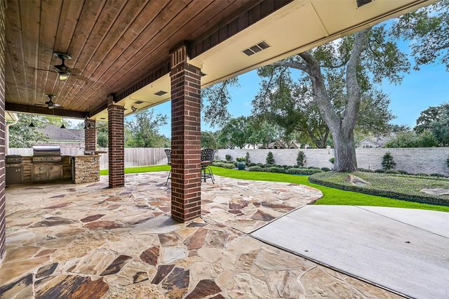1904 Candlelight Court, Friendswood, TX 77546