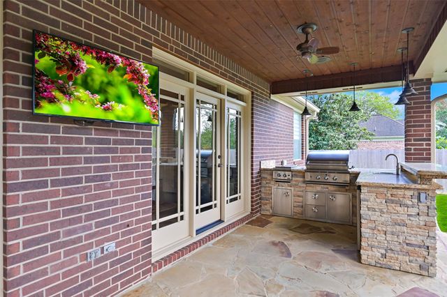1904 Candlelight Court, Friendswood, TX 77546
