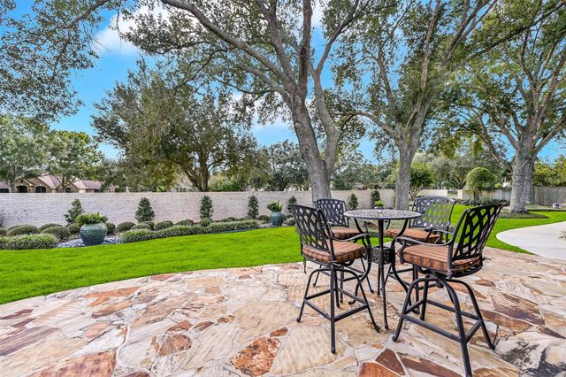 1904 Candlelight Court, Friendswood, TX 77546