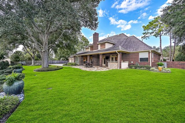 1904 Candlelight Court, Friendswood, TX 77546