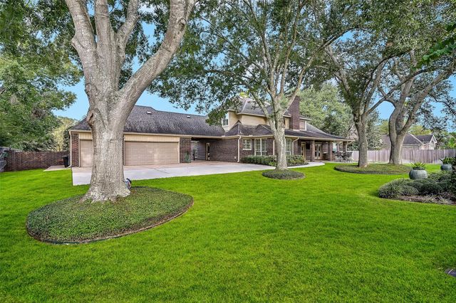 1904 Candlelight Court, Friendswood, TX 77546