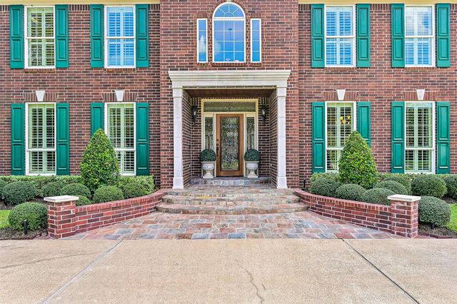 1904 Candlelight Court, Friendswood, TX 77546