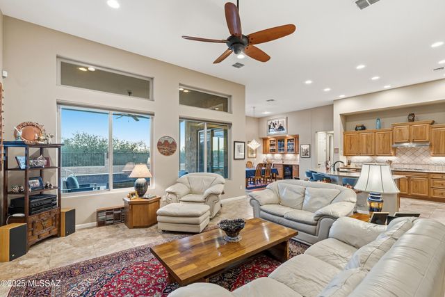 2304 E Madera Plateau Drive, Green Valley, AZ 85614