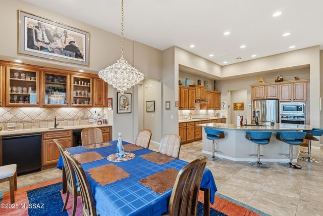 2304 E Madera Plateau Drive, Green Valley, AZ 85614