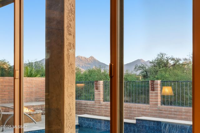 2304 E Madera Plateau Drive, Green Valley, AZ 85614