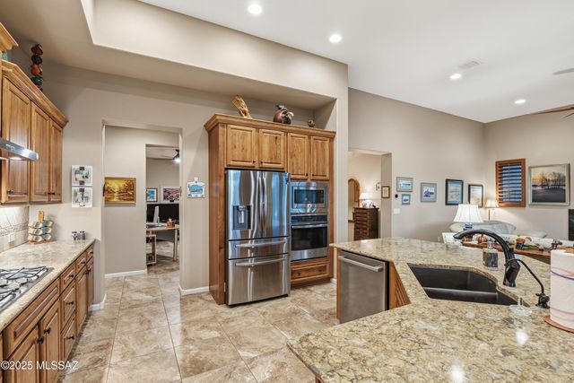 2304 E Madera Plateau Drive, Green Valley, AZ 85614