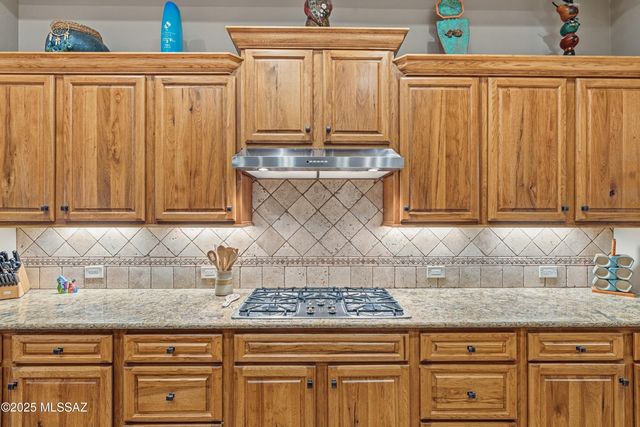 2304 E Madera Plateau Drive, Green Valley, AZ 85614