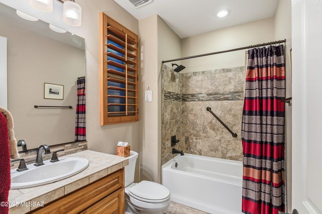 2304 E Madera Plateau Drive, Green Valley, AZ 85614