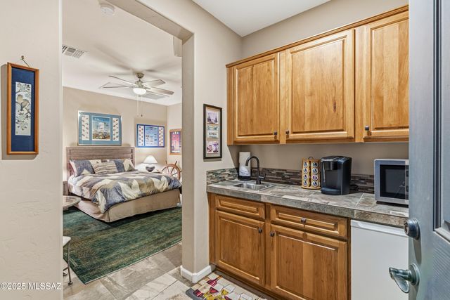 2304 E Madera Plateau Drive, Green Valley, AZ 85614