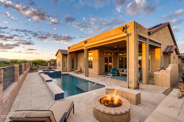 2304 E Madera Plateau Drive, Green Valley, AZ 85614