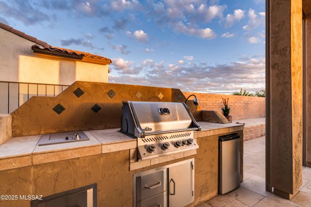 2304 E Madera Plateau Drive, Green Valley, AZ 85614