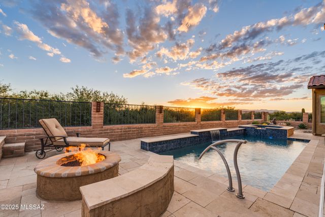 2304 E Madera Plateau Drive, Green Valley, AZ 85614