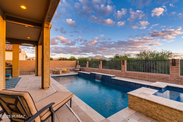 2304 E Madera Plateau Drive, Green Valley, AZ 85614
