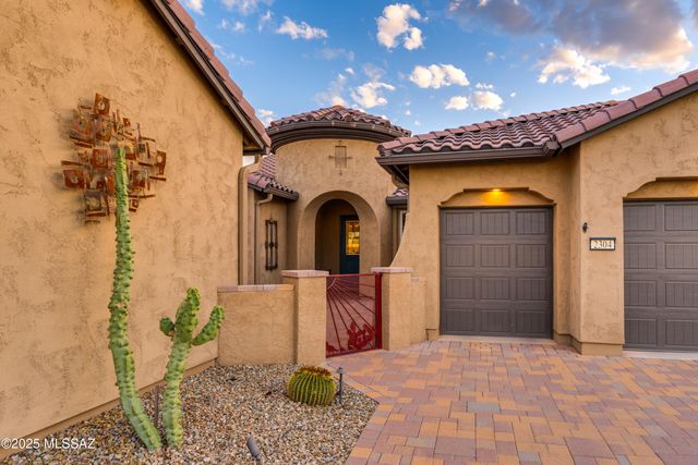 2304 E Madera Plateau Drive, Green Valley, AZ 85614
