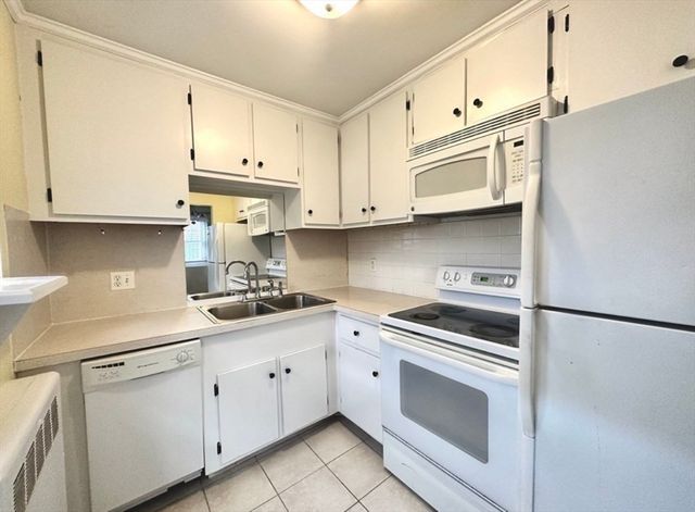 48 Emerson Garden 48, Lexington, MA 02420
